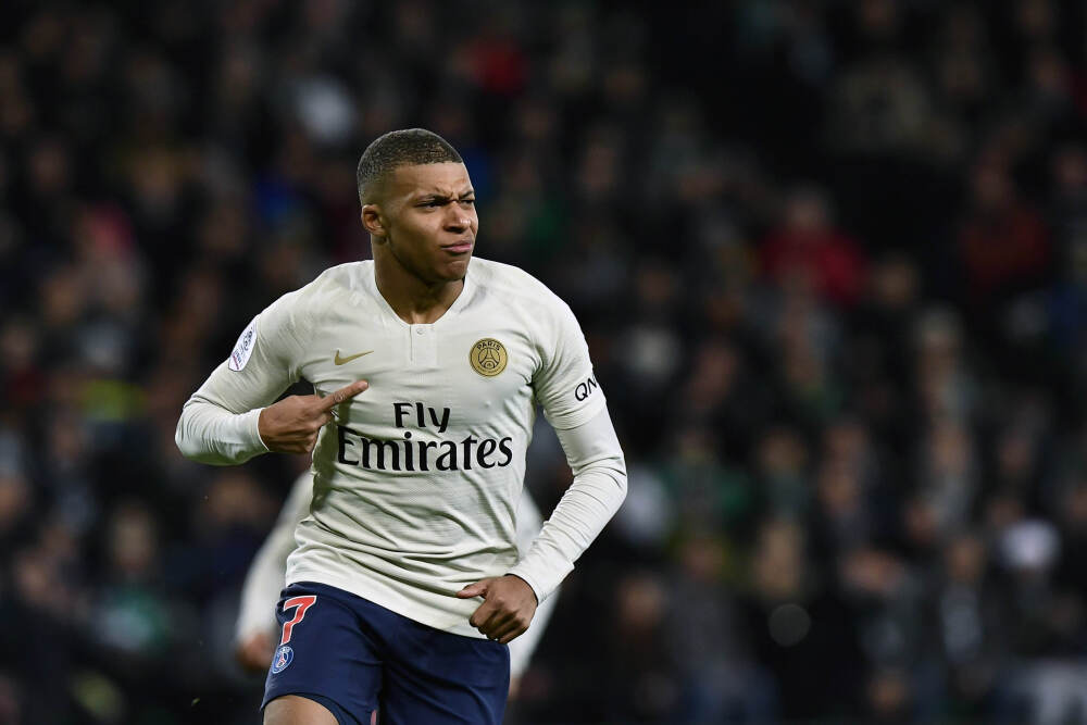 情绪冰点后市场或存修复预期，留意锂电与科技股方向的回流强度